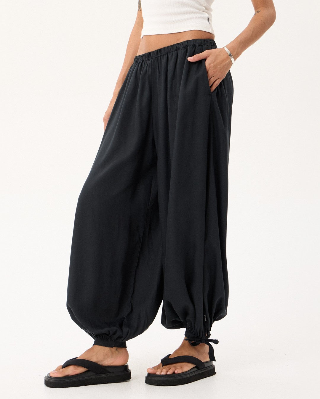Lyana - Hemp Balloon Pant - Black - Afends