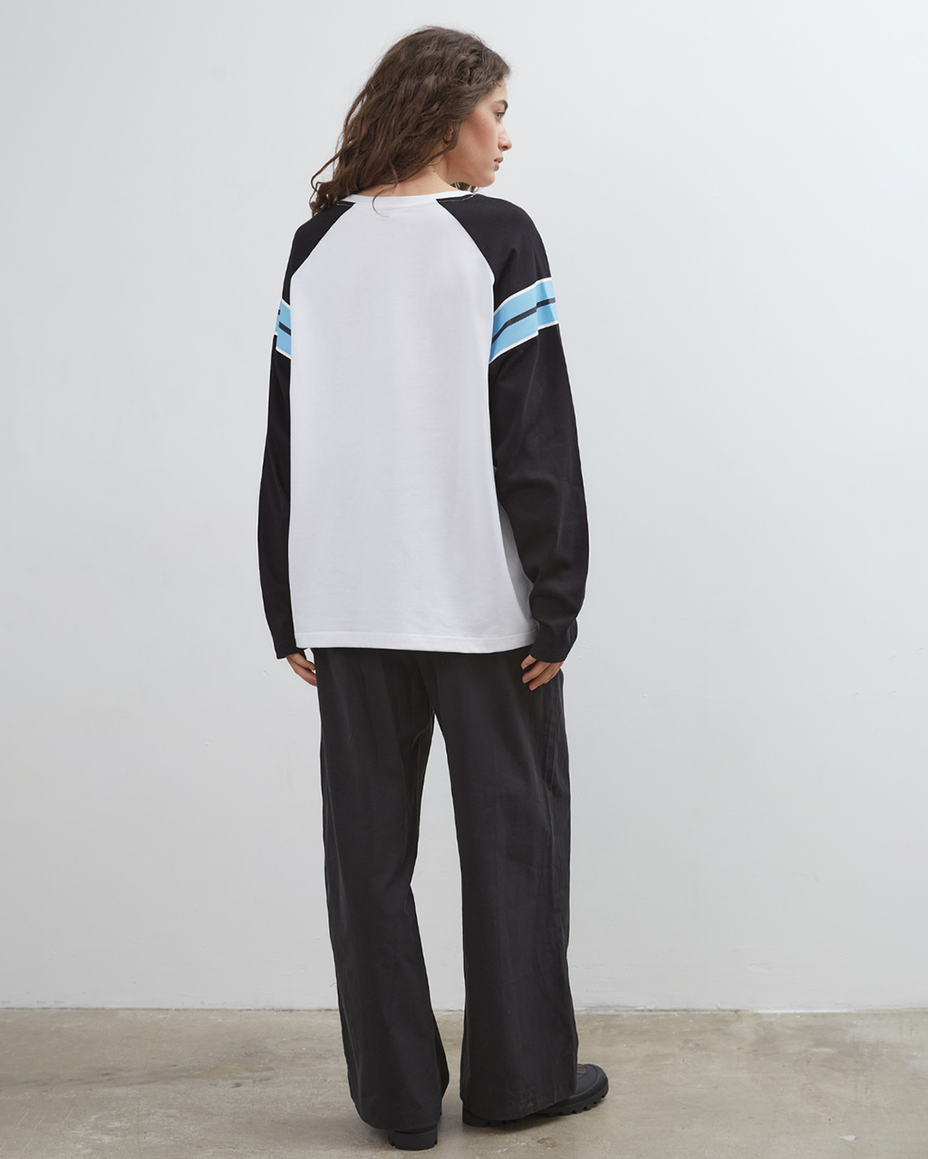 Duty Raglan L/S - Black/White/Blue - Commonplace Essentials