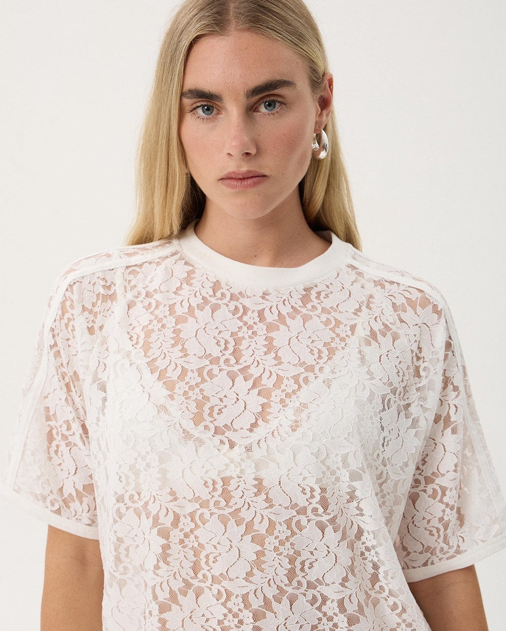 Angela - Recycled Lace Oversized Raglan Tee - White - Afends