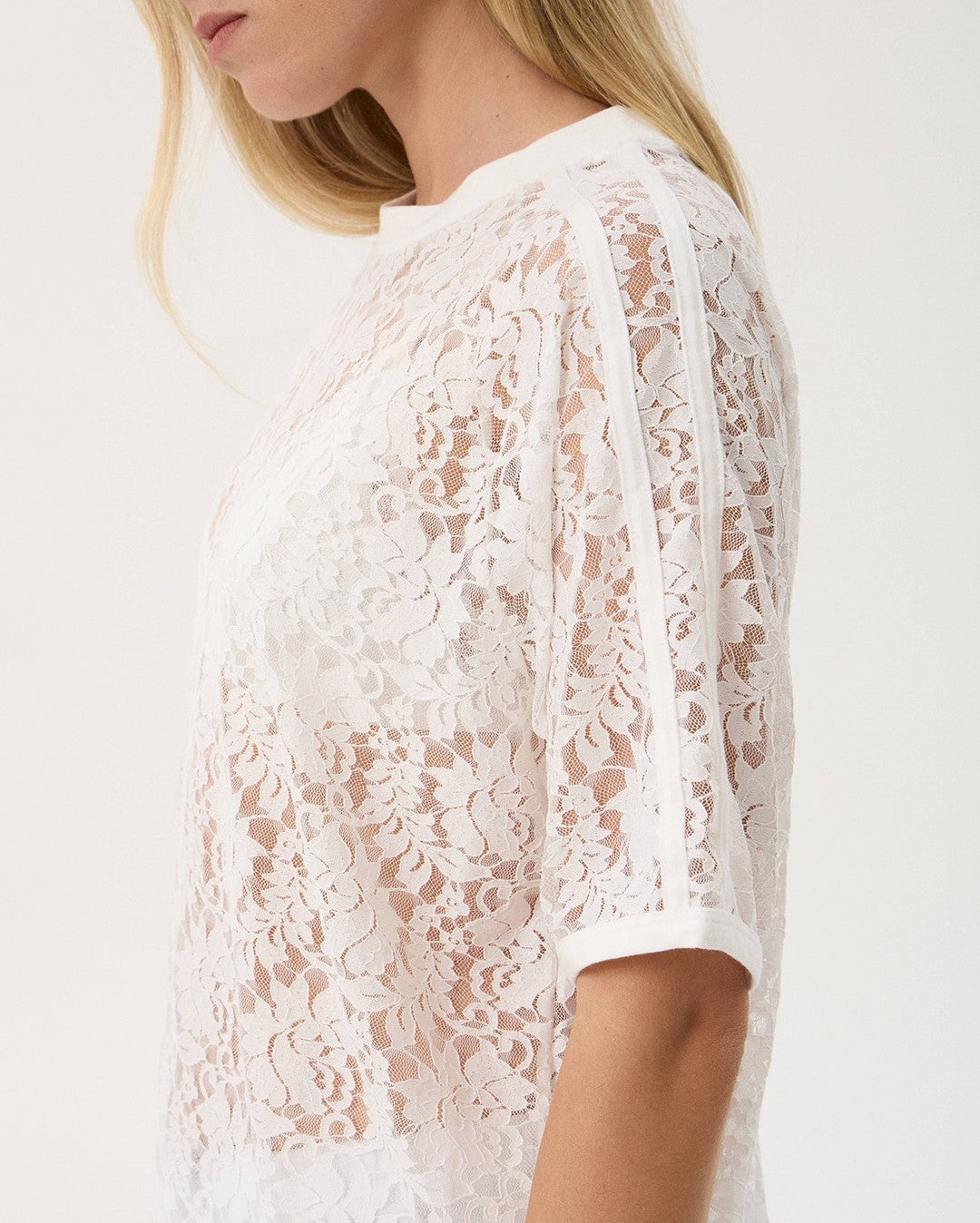 Angela - Recycled Lace Oversized Raglan Tee - White - Afends
