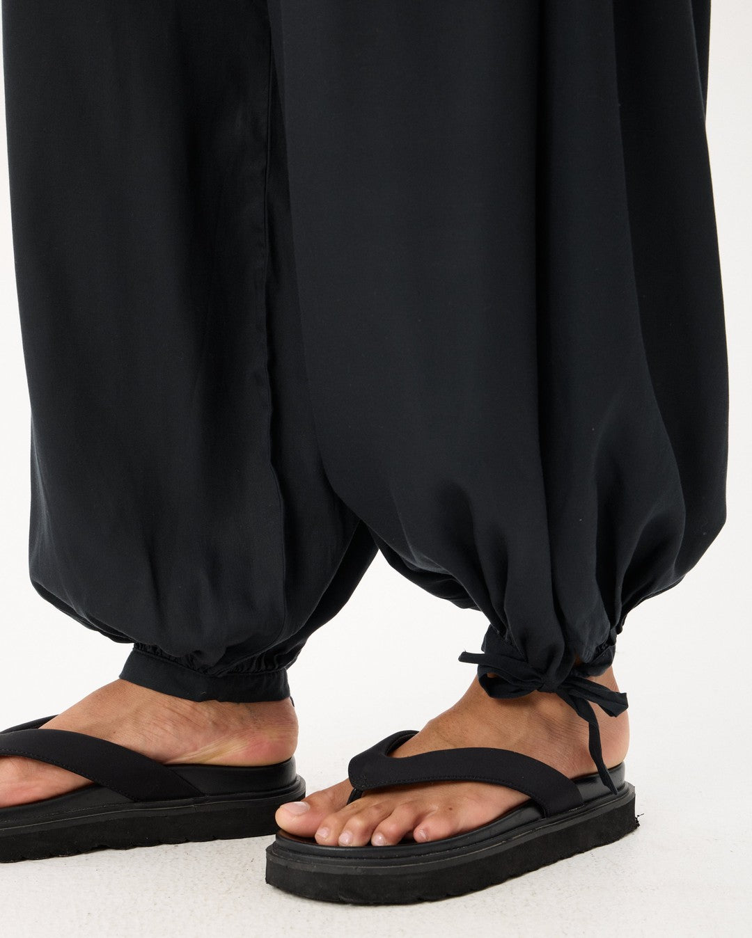 Lyana - Hemp Balloon Pant - Black - Afends