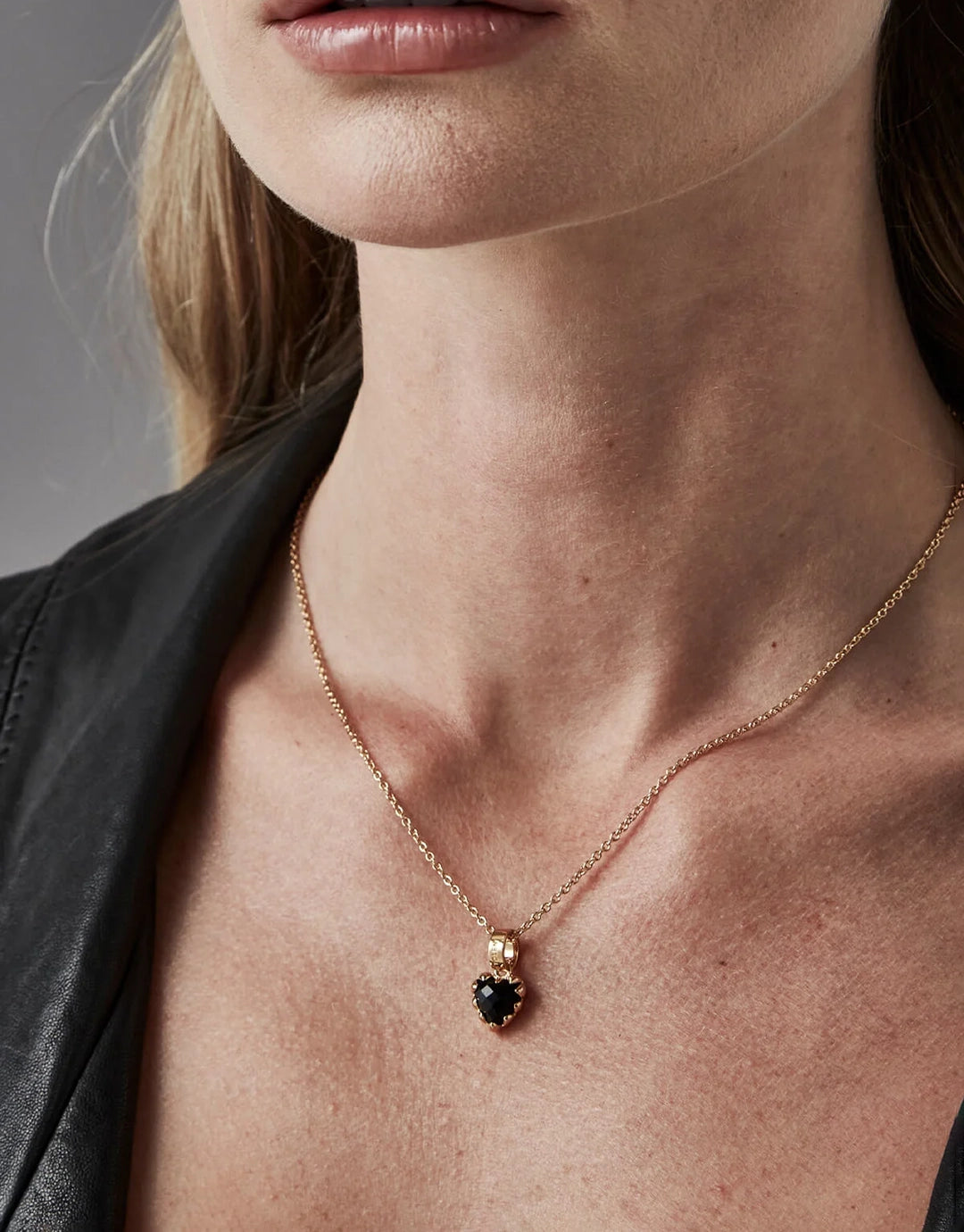 Love Claw Necklace - Gold