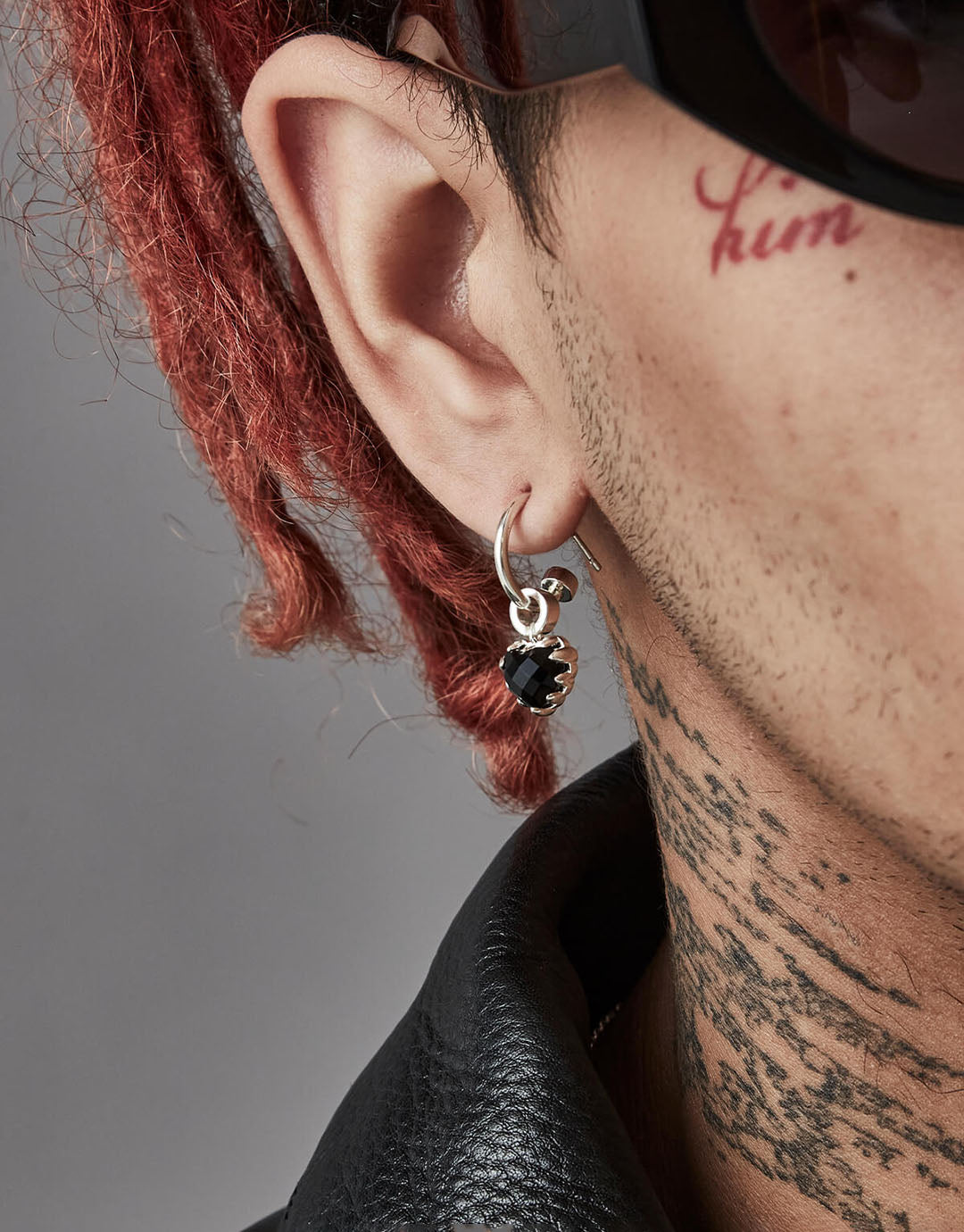 Love Anchor Earrings - Silver / Onyx