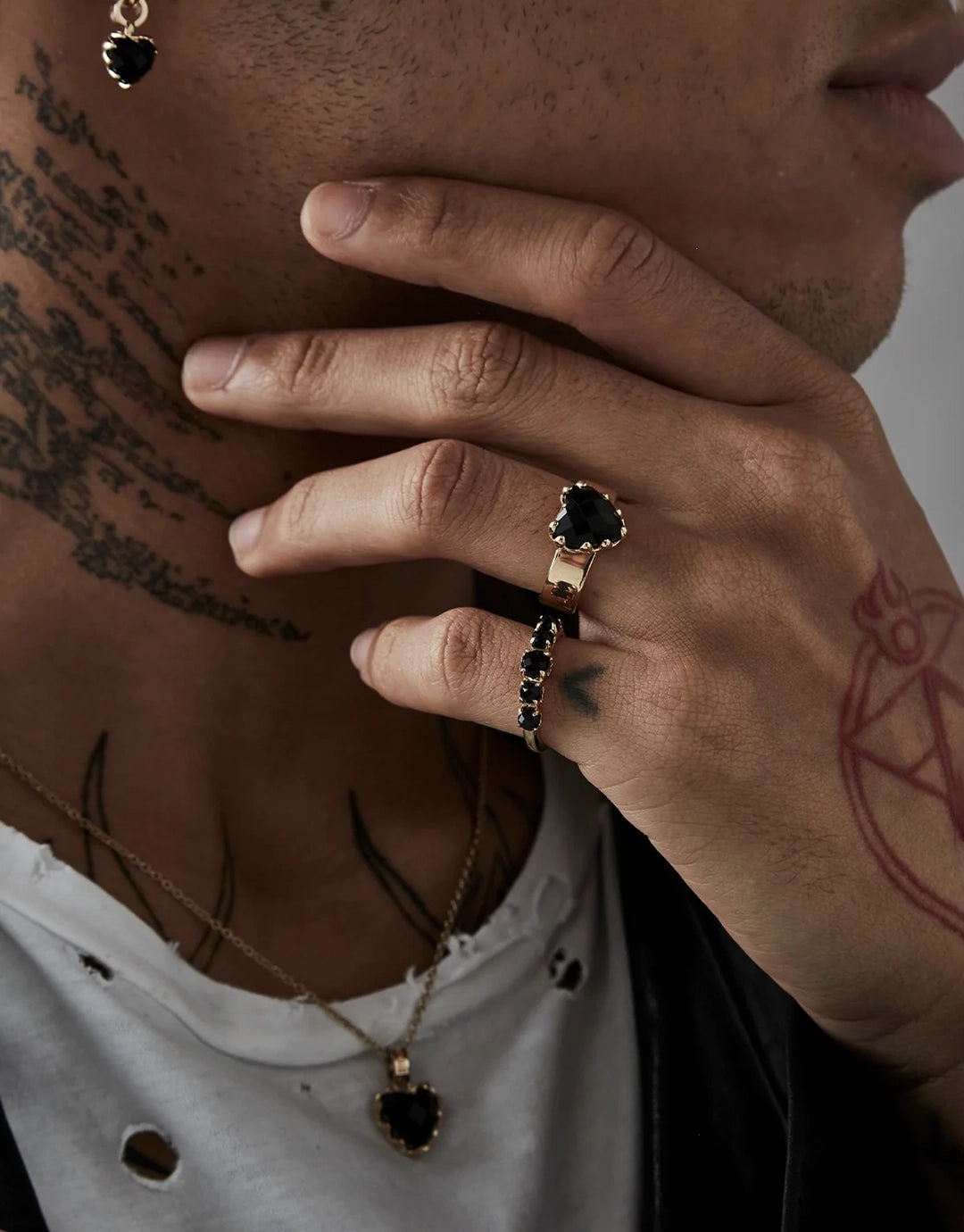 Love Claw Ring - Gold / Onyx