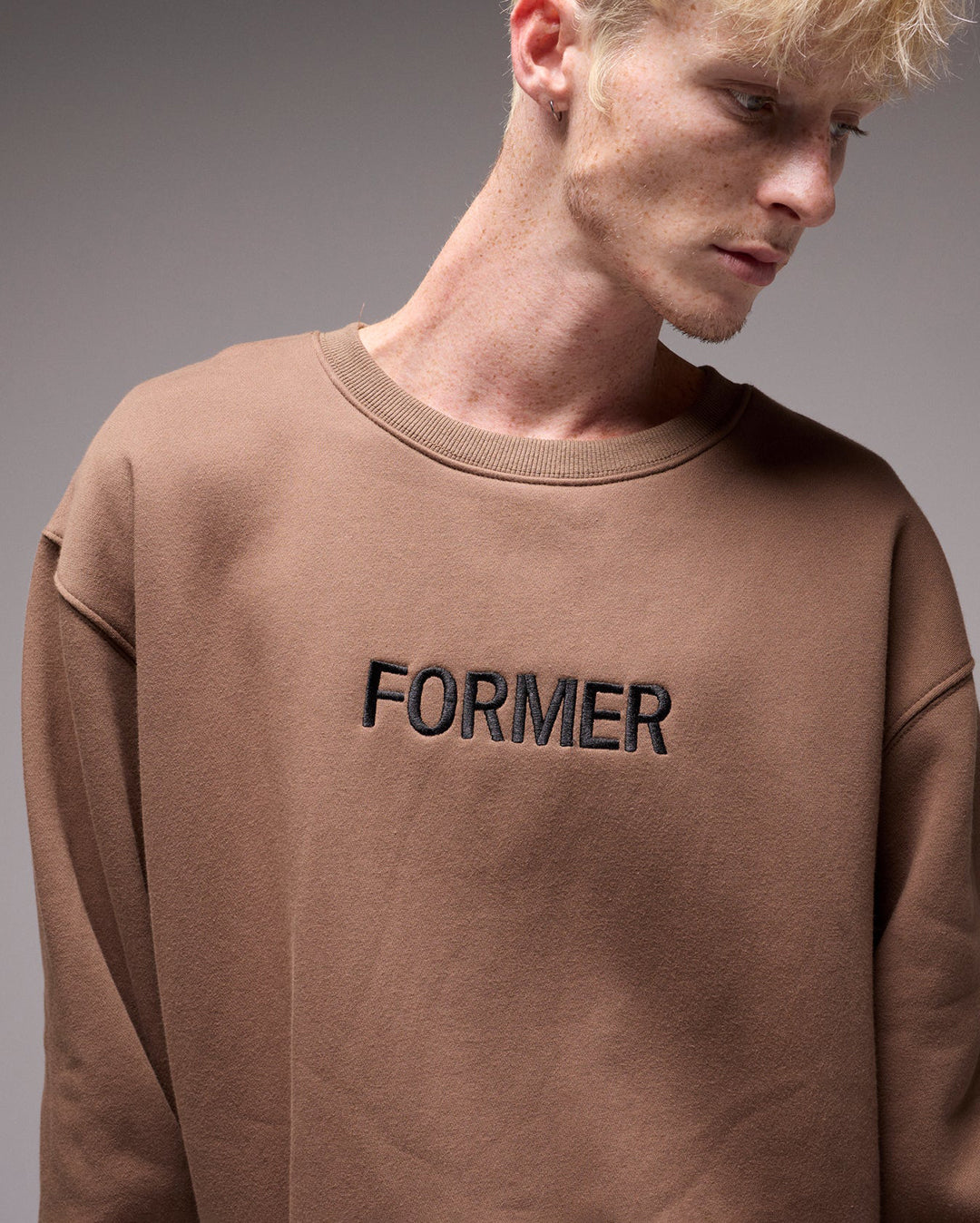 Legacy Emb Crew - Chocolate