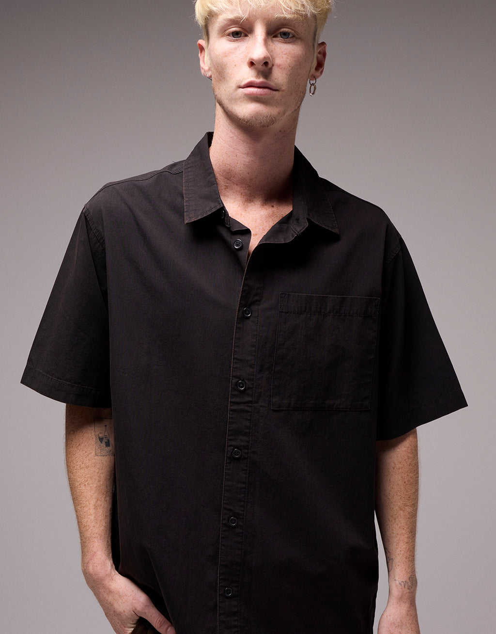 Vivian Shunning Short Sleeve Shirt - Washed Black