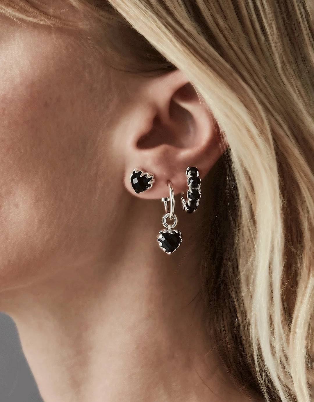 Love Anchor Earrings - Silver / Onyx