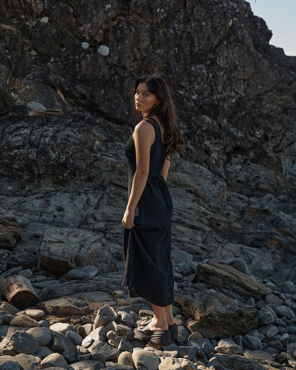 Focus - Seersucker Maxi Dress - Black - Afends