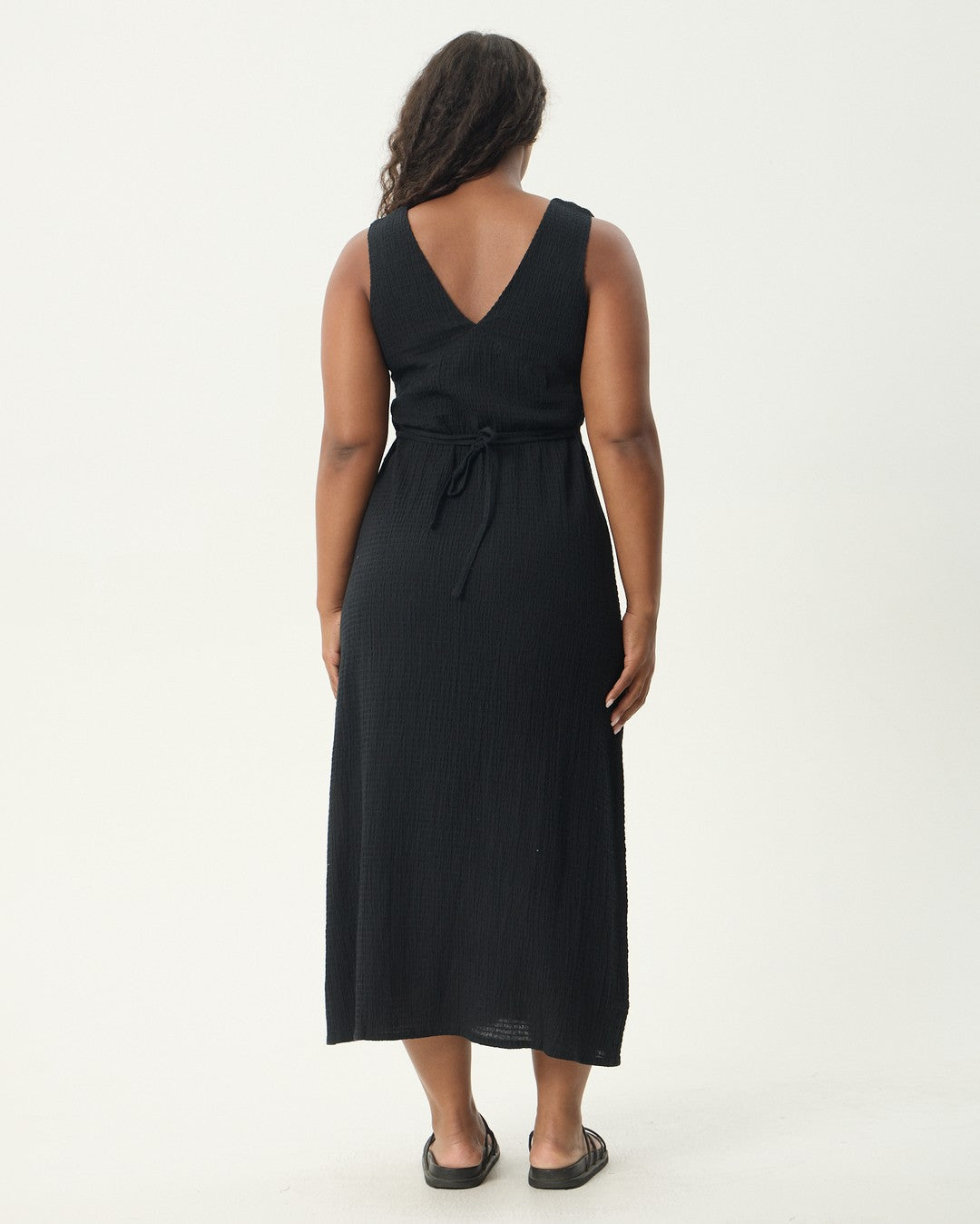 Focus - Seersucker Maxi Dress - Black - Afends