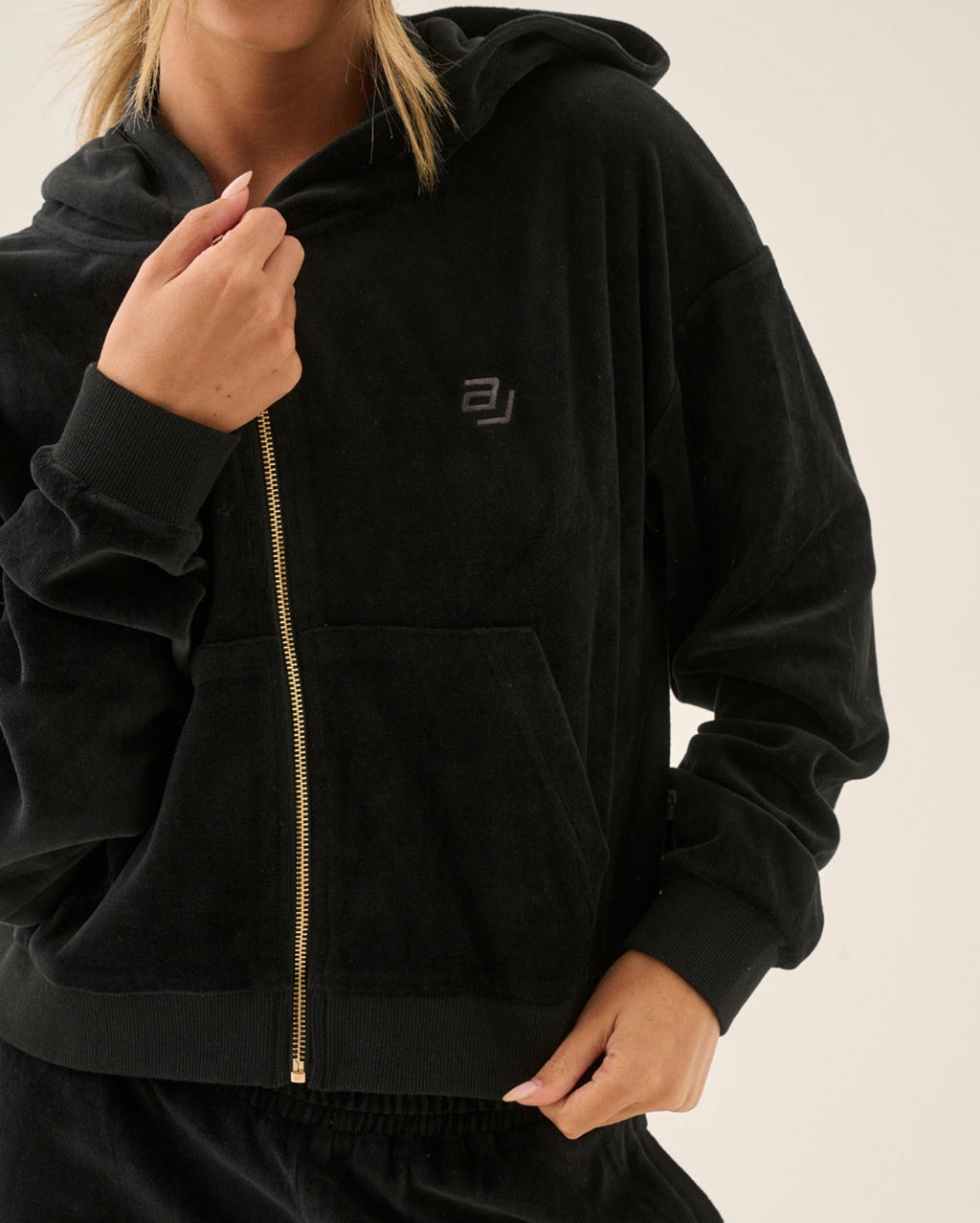Aj Velour Hoodie - Noir - Araminta James