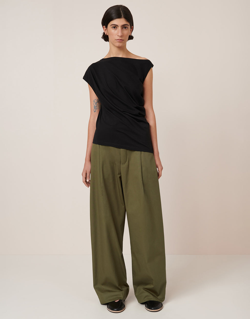 Asymmetric Top - Black