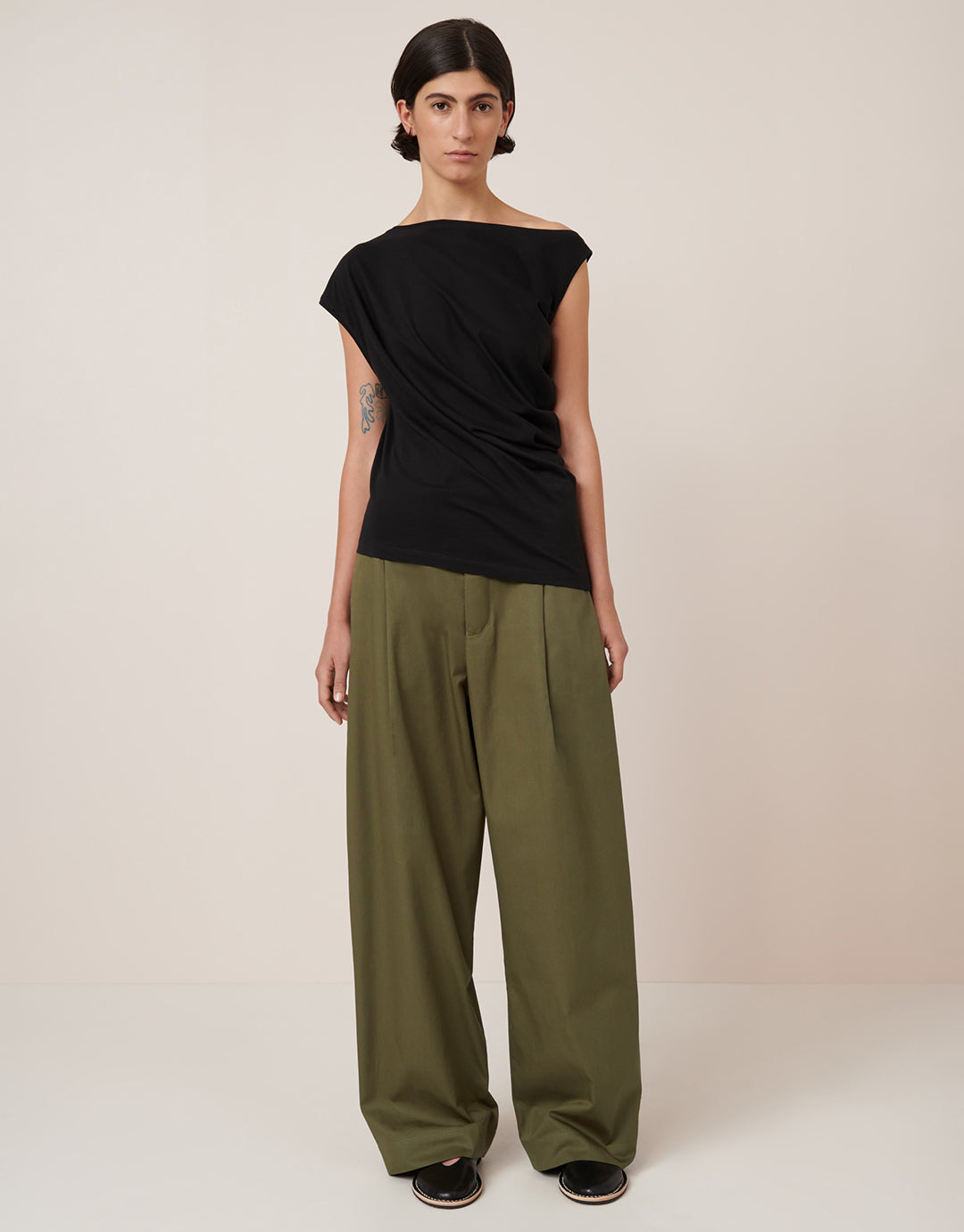 Asymmetric Top - Black