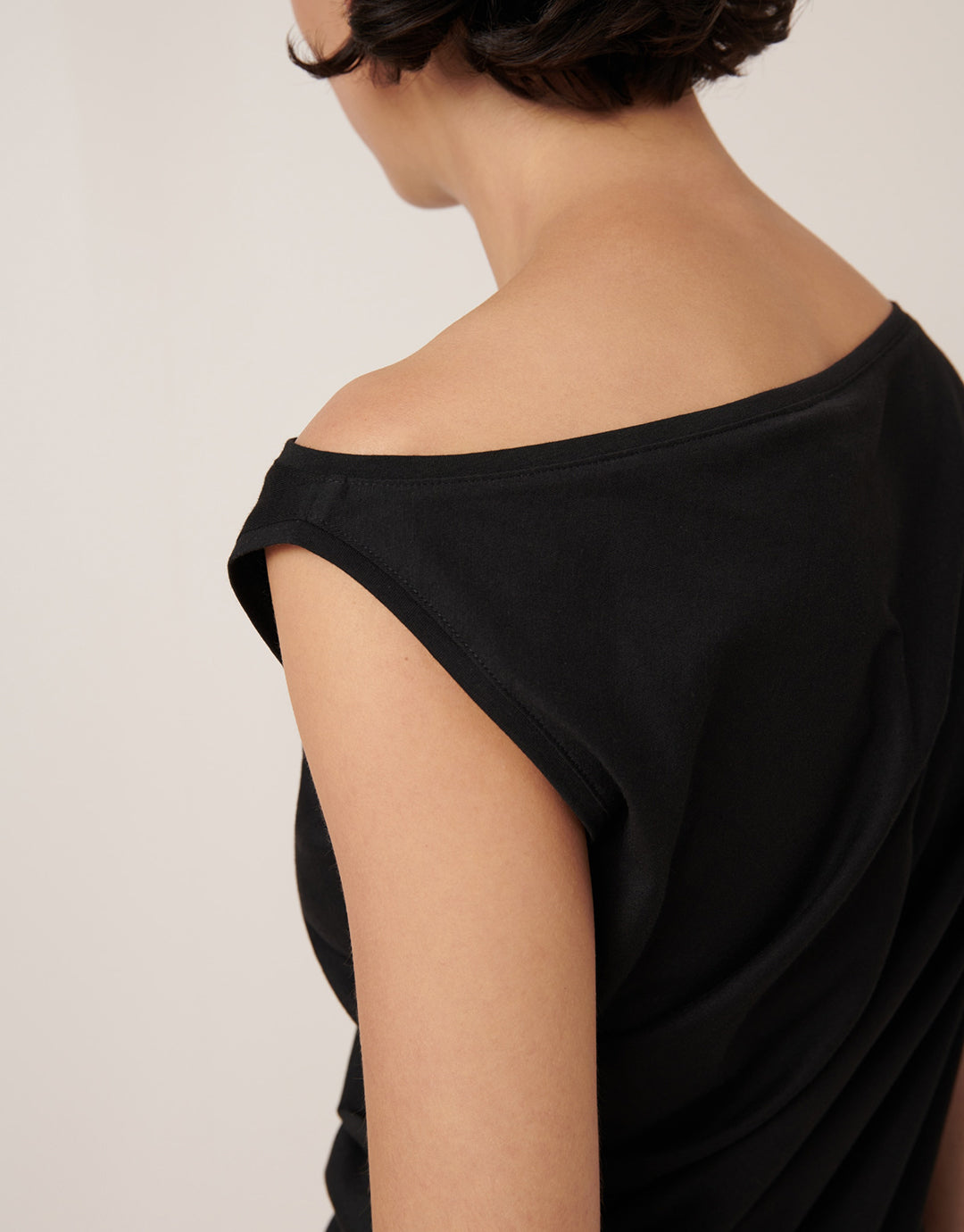 Asymmetric Top - Black