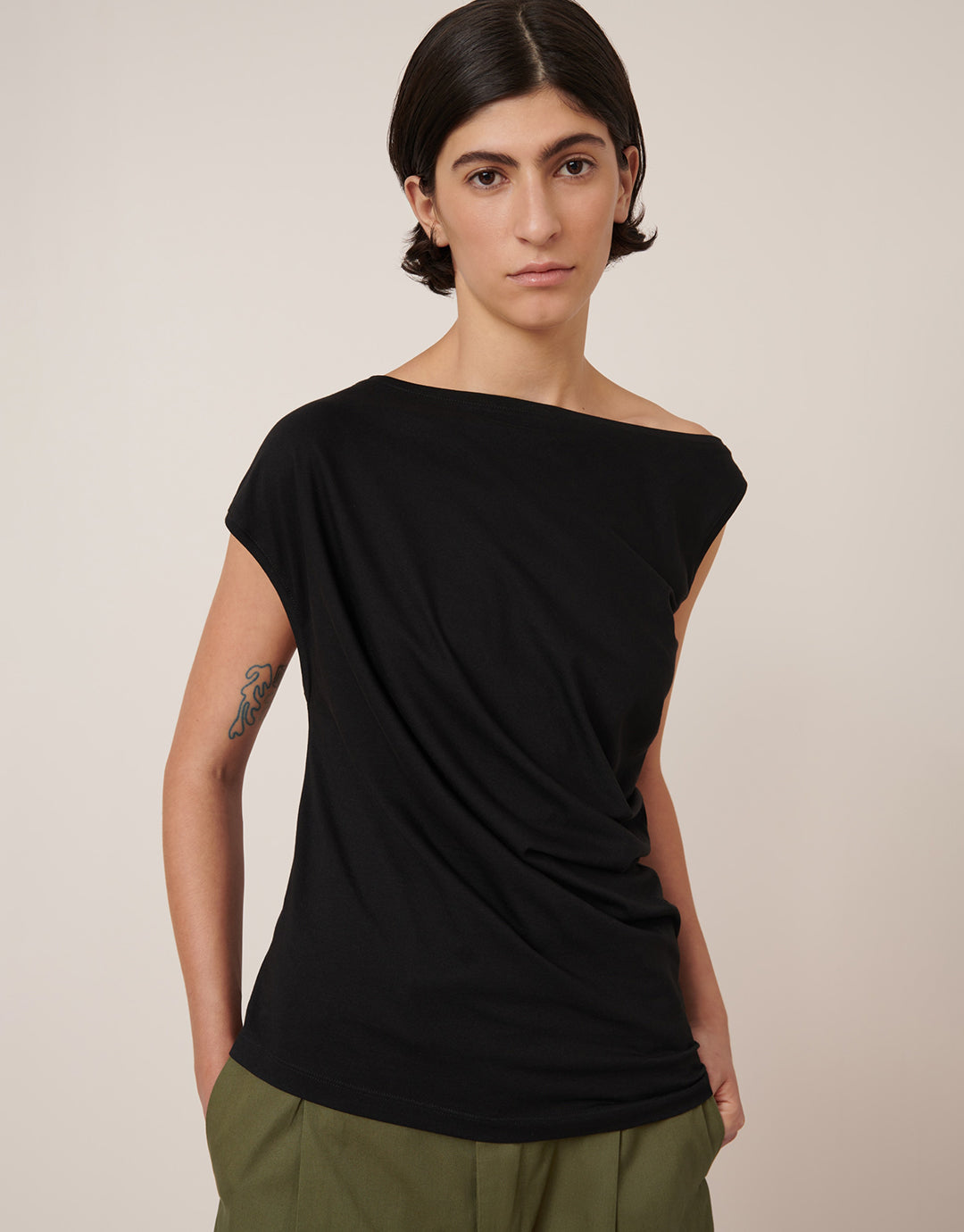 Asymmetric Top - Black