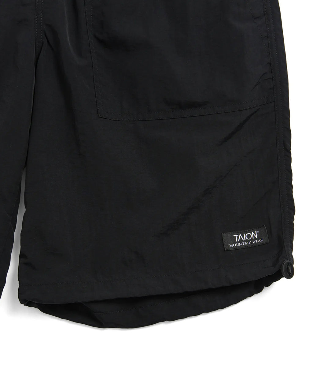 Non Down Mountain W-Pocket Shorts - Black - Taion