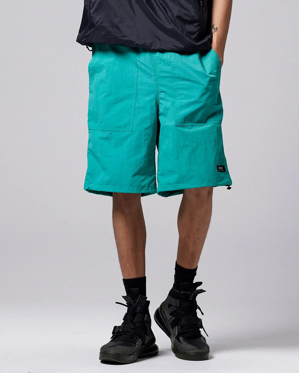 Non Down Mountain W-Pocket Shorts - Moss Blue Green - Taion