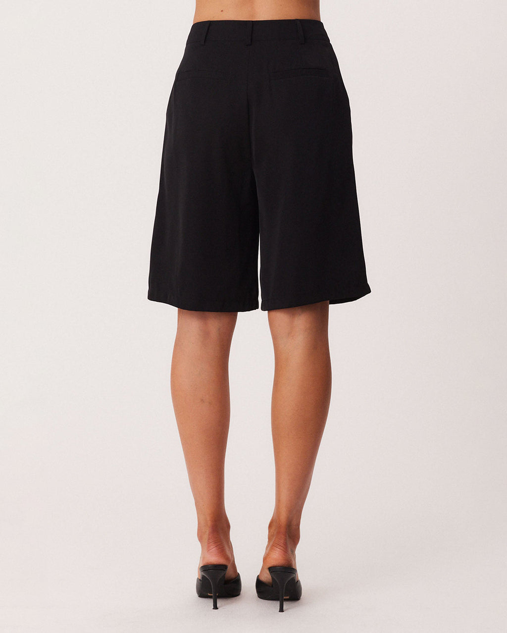 Reece Bermuda Shorts - Black - SNDYS