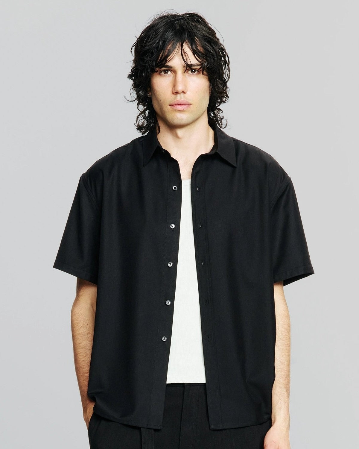 Mens at Wally: Beach Brains Hold Short Sleeve Shirt in Black